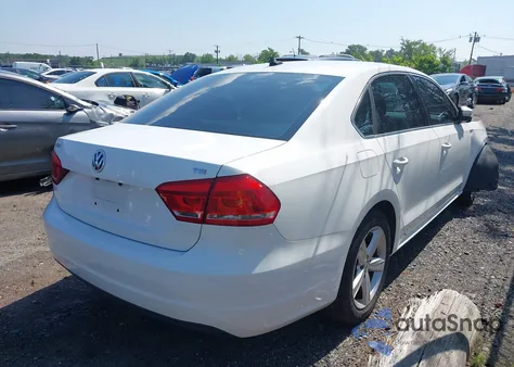 2015 Volkswagen Passat 1.8T Limited Edition из США, поврежденный, VIN 1VWAT7A37FC075506